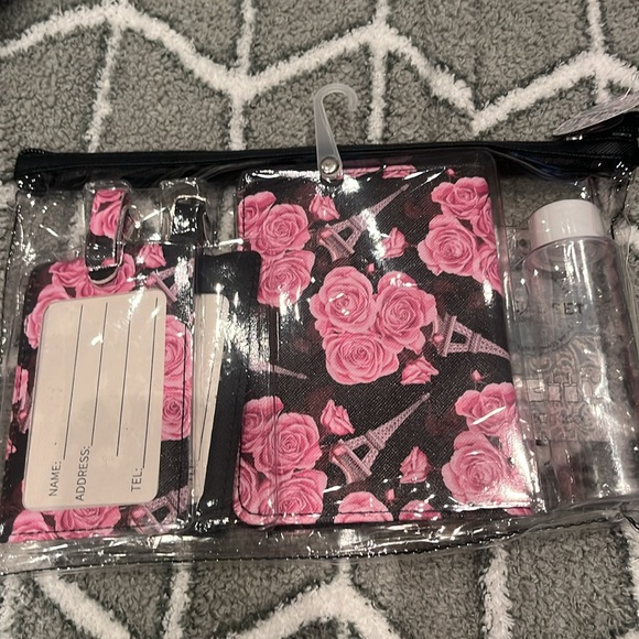 Jessica McClintock: 5 Piece Travel Set- Flower Paris Theme - Picture 2 of 2